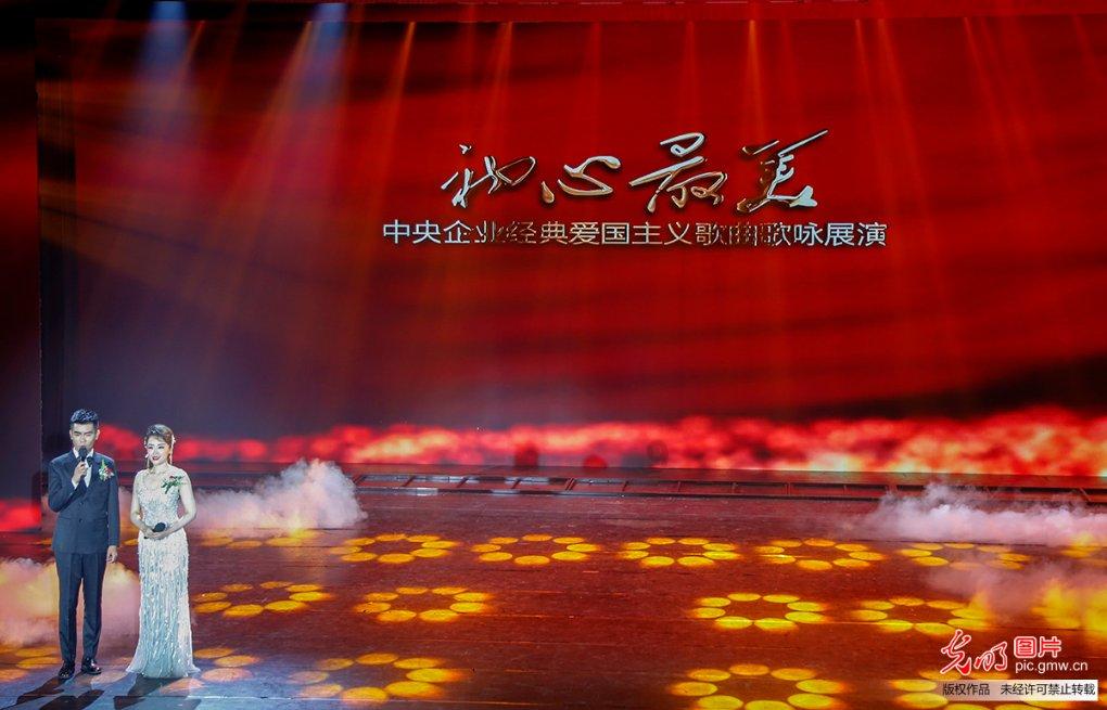 家里厨房，墙面怎么装修好看实用又省钱呢？