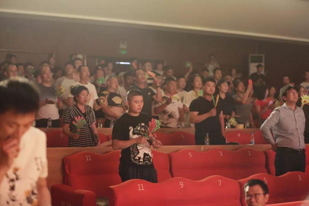 逃离霍比特人洞屋